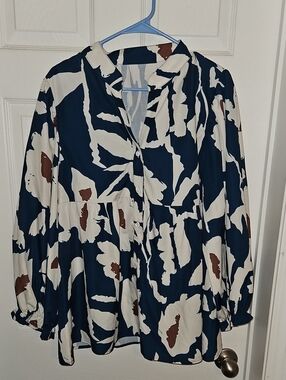 Navy Blue & Ivory Floral Print Button-Front Blouse